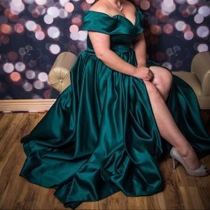 Emerald Green Prom/Ballgown with Pockets